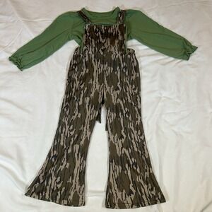 Little Country Girls 2 pcs Outfit Green Top  Camouflage Overalls. EUC Size 5-6T